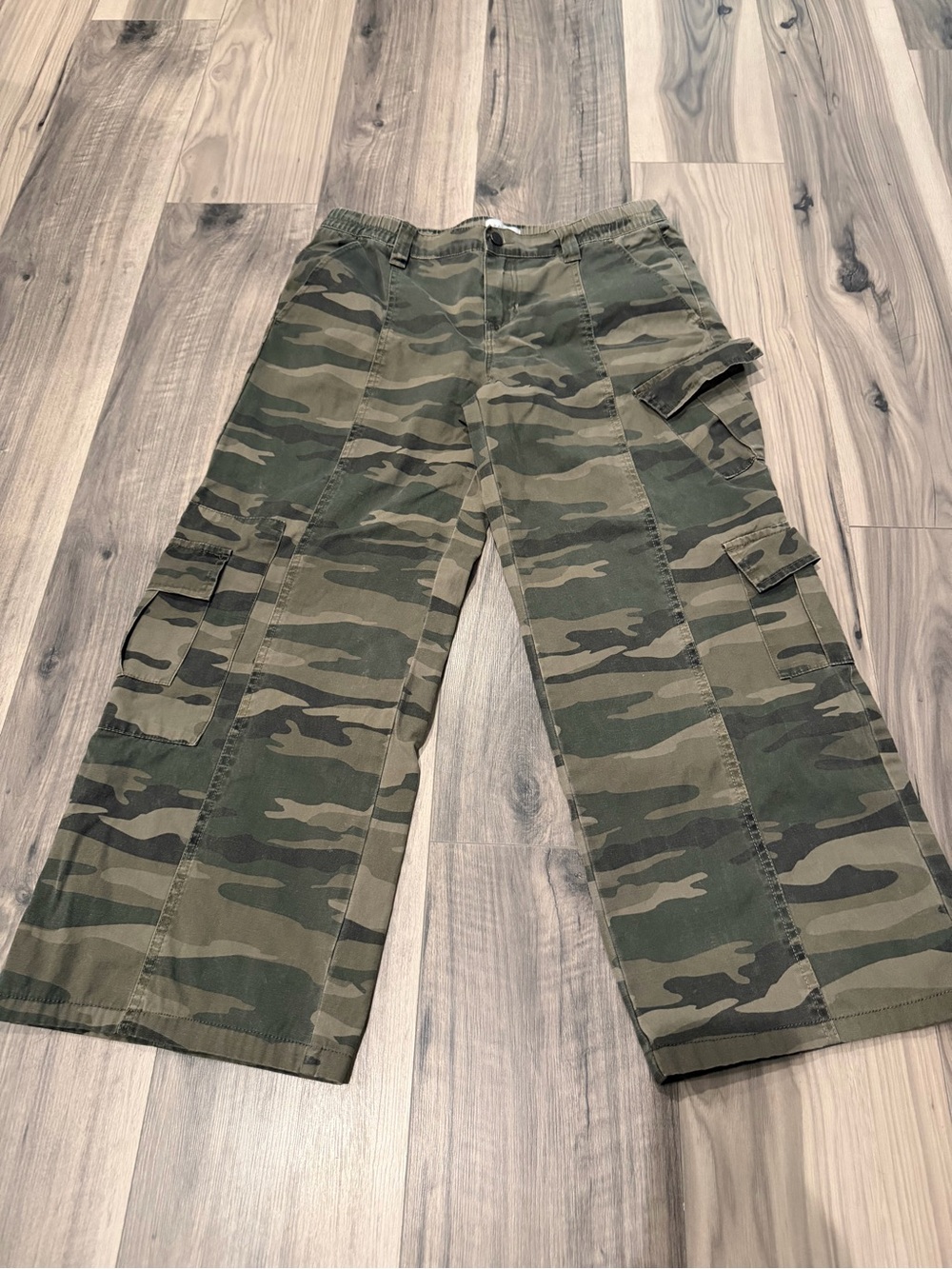 PacSun Women's Green Camouflage Wide Leg Cargo Pants